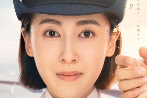 骆言新剧《爱上海军蓝》燃情开播 飒爽戎装首次诠释军人形象