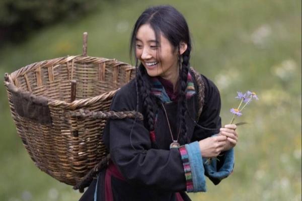 卓依娜姆电影《天宝》热映 女主央珍展现藏族女性温柔与刚毅
