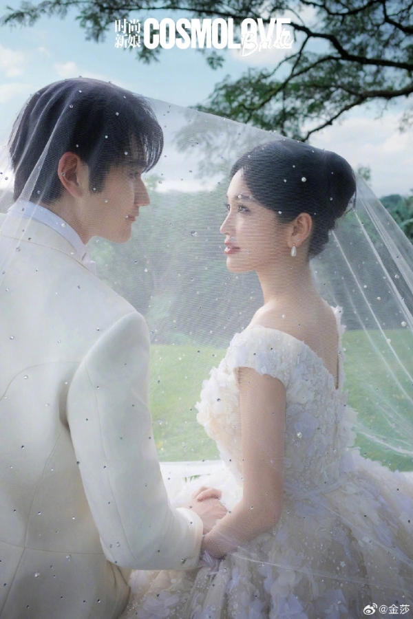 从全网嘲到全网哭！金莎孙丞潇婚纱照太好嗑