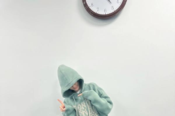 迪丽热巴穿《功夫女足》同款现身杭州，这就是钰珑本人吧！