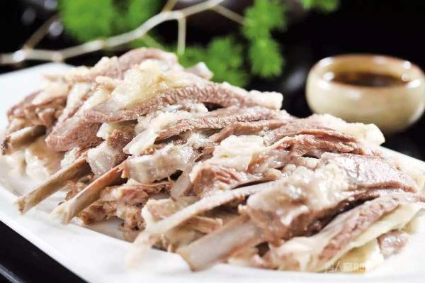 用一道经典的手抓羊肉感受羊肉独有的鲜美味道