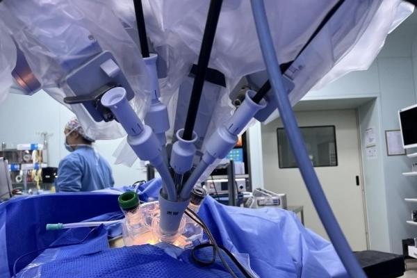 方寸之间，巧摘“炸弹”：江苏省肿瘤医院完成全球首例单孔机器人辅助肾动脉瘤切除术