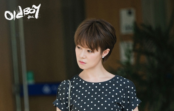 剧照中,王汀表情生动,眼神带戏,举手投足间都展现出十足的演技.