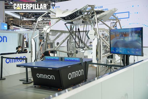 CIIE2022 | 欧姆龙展出第七代乒乓球教练机器人 硬件配置升级可以一打二
