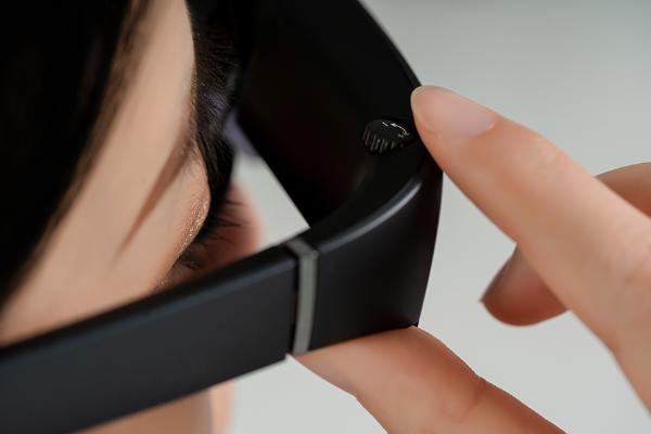 华为Vision Glass智能眼镜评测 兼顾便携与巨幕观影的绝佳神器