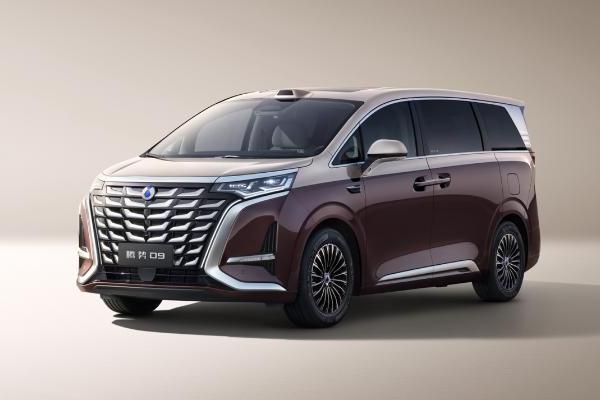 腾势D9至尊版、尊航版上市：超200项科技豪华配置，30.98万元起售