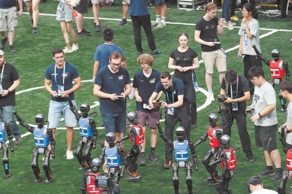 外媒评北京世界人形机器人运动会：进步神速，比真人刺激