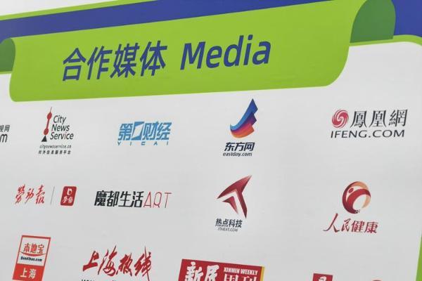 逛完2025亚洲宠物展，我发现养猫养狗已经进入“智能时代”
