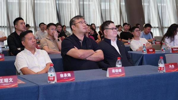 多方力量支持唯欧口腔发展,政银企合力助推产业升级