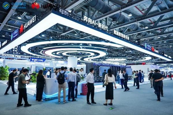 AI飞入寻常百姓家！中国移动携手华为勾勒智慧家庭新蓝图