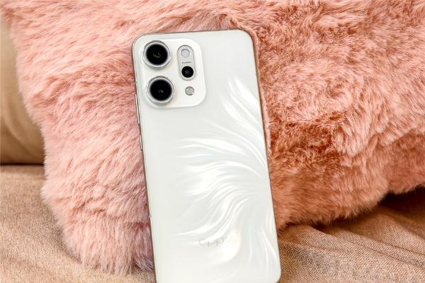 超大杯才是真的爽：长江存储UC341让OPPO Reno14进入“大时代”