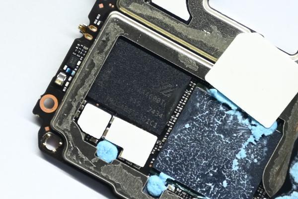 超大杯才是真的爽：长江存储UC341让OPPO Reno14进入“大时代”