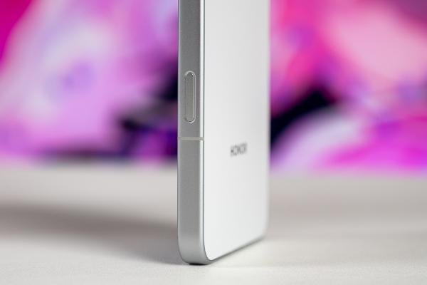 荣耀WIN RT测评：主动散热风扇搭配10000mAh电池，满足游戏玩家所有向往