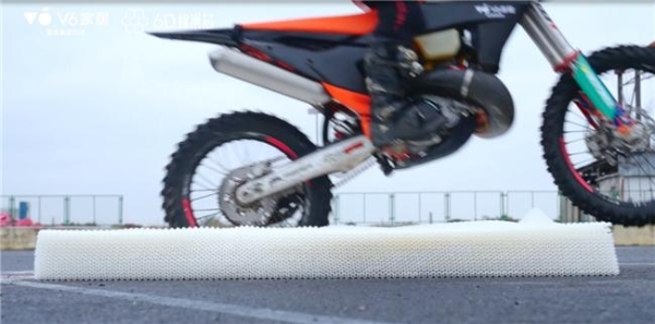 V6家居6D蜂巢芯系列新品发布会：用极限测试，重新定义年轻人的科技睡眠