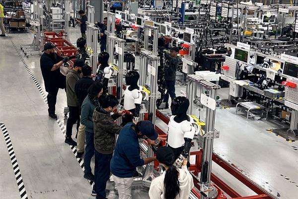 特斯拉冲刺年产10万台Optimus，马斯克：完不成就换人