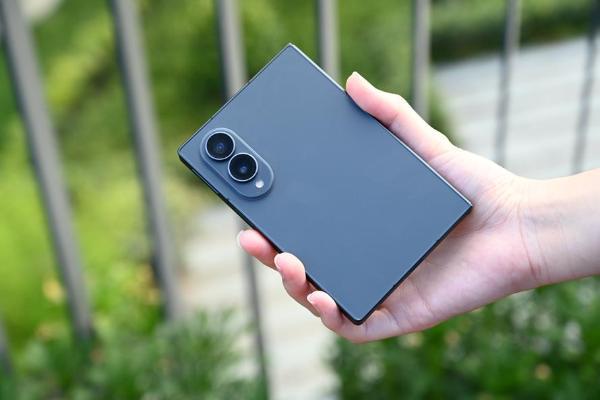 Galaxy Z Fold8上手体验，这么轻薄，体验阔折叠的乐趣！