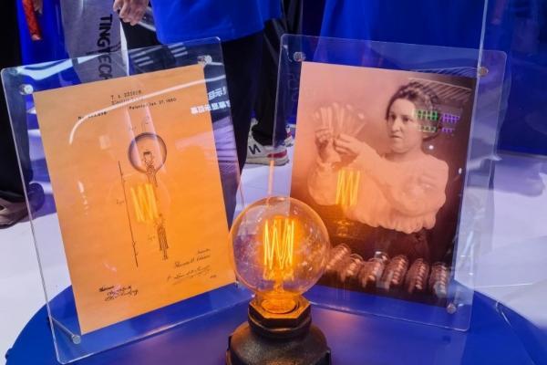 从显示玻璃到AI基础设施： DIC 2026探访康宁的“材料底座”