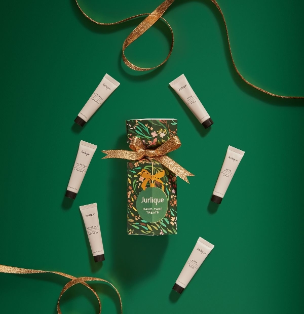 Jurlique「璀璨圣诞礼盒」 经典明星商品荟萃，提供多样选择方案，让你在圣诞暖手暖心暖荷包！