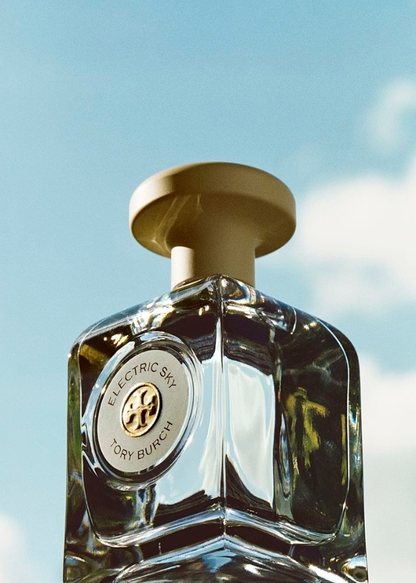Tory Burch「梦境之粹香氛系列」以明亮热情的氛围打造 5 款香气，开启你的奢华香氛旅程！