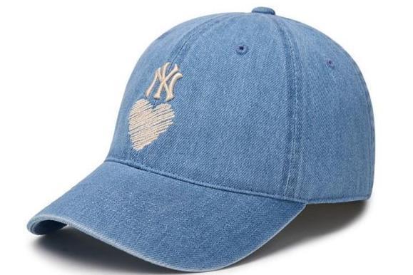 明星同款！2024女生棒球帽推荐：MLB、HUMAN MADE、MFG通通都想收，显脸小超时尚戴上就有型！