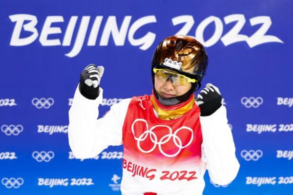 中国在冬奥会奖牌榜上排名多少？夺得几枚金牌？2022徐梦桃圆金牌梦，摘的女子空中技巧金牌！