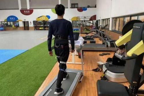  宅家运动器械首选亿健：会护膝的跑步机
