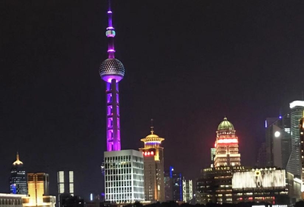 回来了！上海今起全面恢复正常生产生活，上海解封一小吃店遇市民连夜报复性消费！