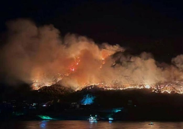 重庆山火复燃，数百志愿者筹集物资送消防员，重庆涪陵北山坪山火复燃的原因是什么？