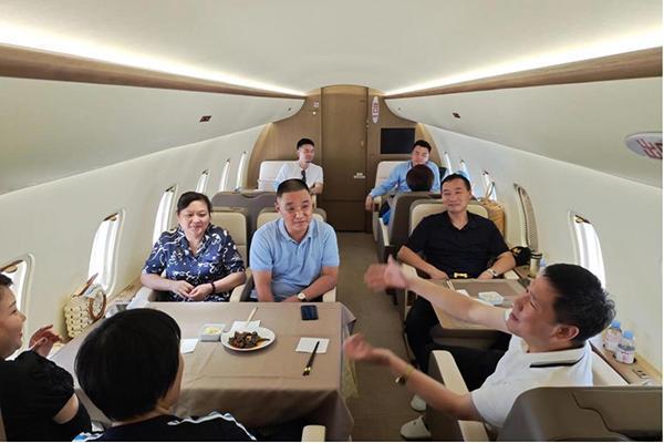 科技抗疫新举措 全球首架“氧吧飞机”从武汉启航