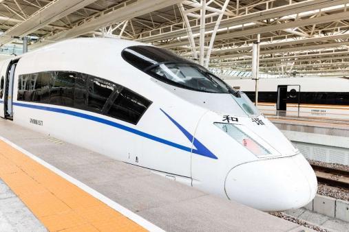 湖南、西南地区，2022-2023吉盟珠宝高铁冠名列车同时上画「霸屏」