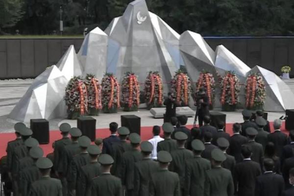 英雄回家！27名礼兵鸣枪12响致敬烈士！在韩志愿军烈士遗骸回国怎么回事？