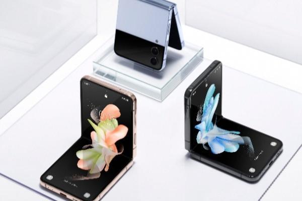 坚固防水更耐用 三星Galaxy Z Flip4不愧为理想型折叠屏手机 