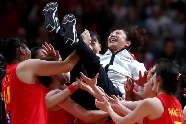 银比金坚！时隔28年中国女篮获世界杯亚军！