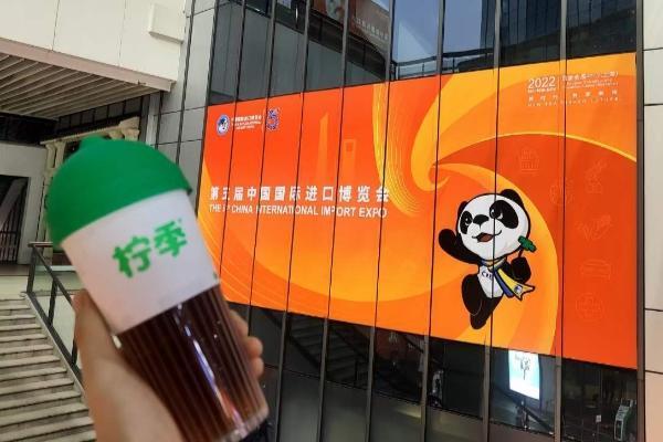 人气茶饮品牌「柠季」首次亮相进博会丨跟着长沙黄兴路步行街“搬”到世界大舞台