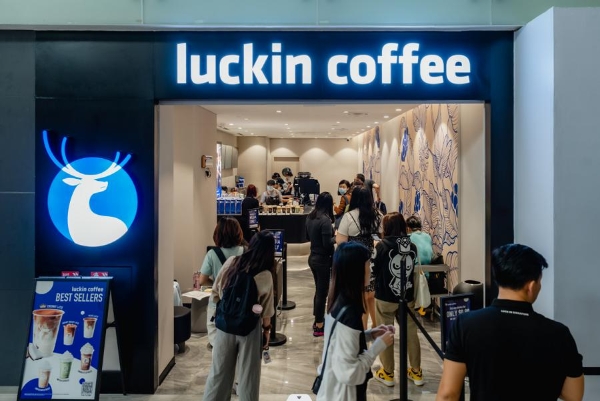 瑞幸咖啡新加坡开店人气火爆，全球化布局打响第一枪