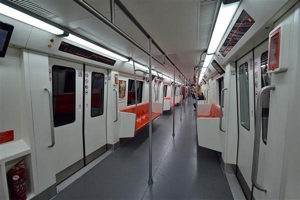 上海地铁回应市民建议设女性车厢，男女平等再引争议