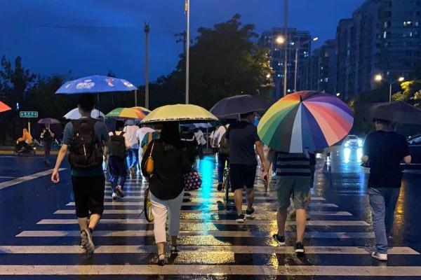 暴雨红色预警继续发布！暴雨天气如何防御？