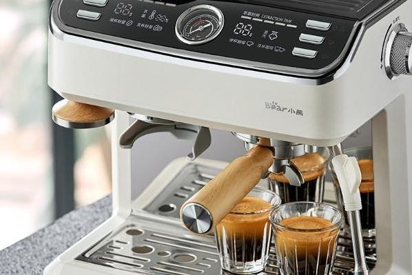 小熊电器研磨一体咖啡机，新手也能做出好咖啡