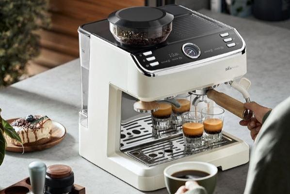 小熊电器研磨一体咖啡机，新手也能做出好咖啡