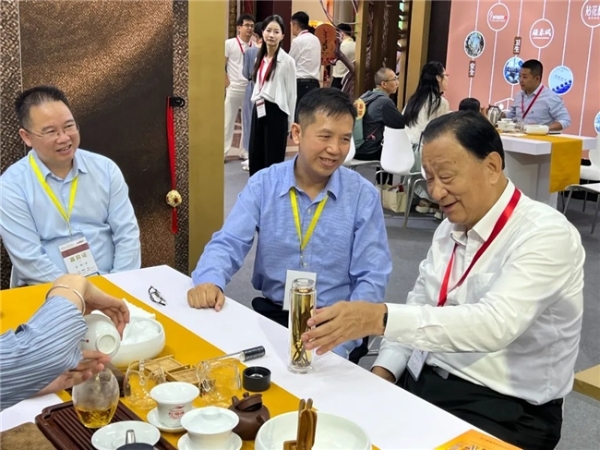 今年北京茶博会，我们把“龙”请来了