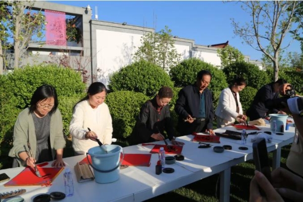“风尚平谷—2025中国画名家主题创作采风活动周暨现代工笔画院平谷创研写生基地揭牌仪式”在平谷成功举办