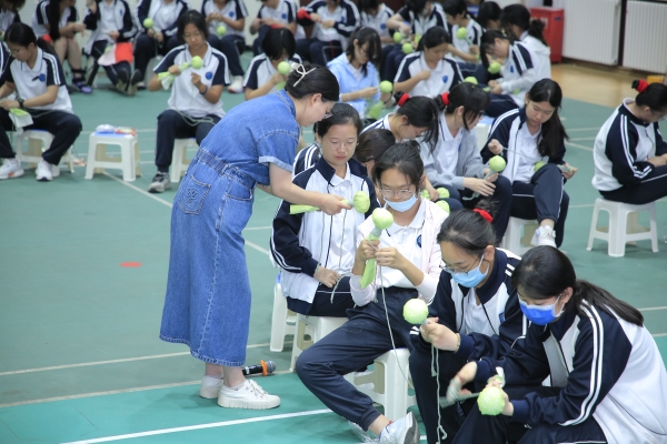 岐黄薪火照校园 药王节里话传承 北京同仁堂点亮文化传承新图景