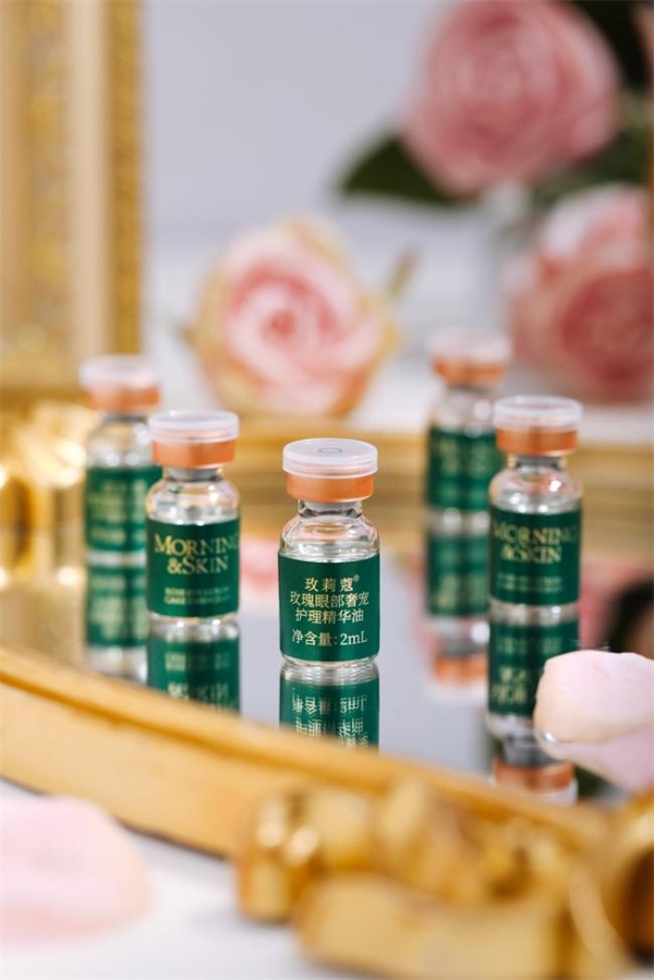 玫莉蔻眼部奢宠套盒，以自然之名，唤醒眼周的诗与远方