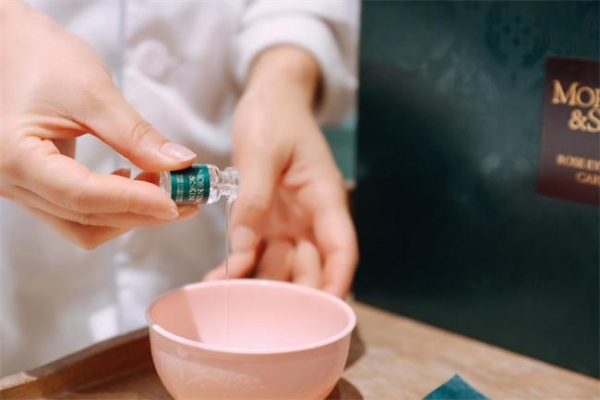 玫莉蔻眼部奢宠套盒，以自然之名，唤醒眼周的诗与远方