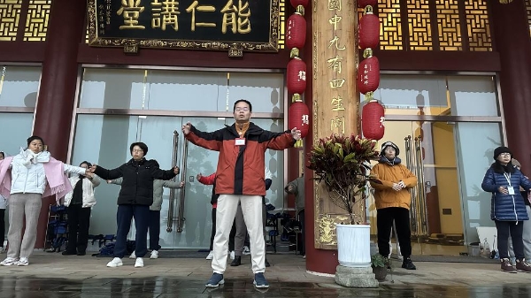 从斯里兰卡到青城山:羊爸爸松果公益在雨雾中为身心“松绑”