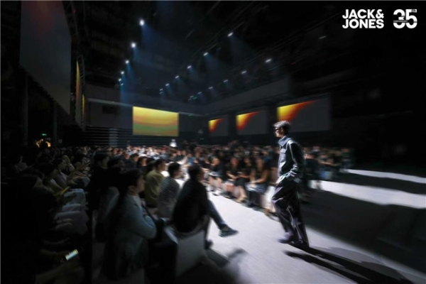 [ 向上穿越 · 无界新境 ] JACK & JONES 35周年时装秀 