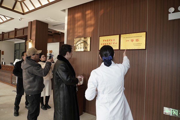 盗龄医生AI万炁堂：传承弘扬中医健康养生瑰宝，为建设“健康中国”奋发有为 