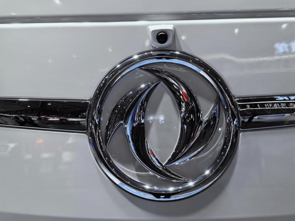 不玩虚的！东风天龙GX智能干线牵引车助新手秒变老司机 