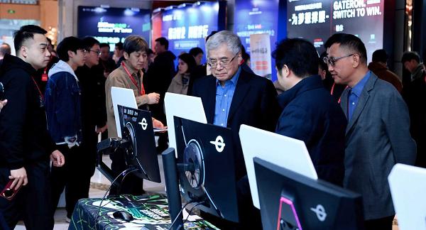 OLED 技术引领行业！泰坦军团亮相全国上网服务行业年度生态创新大会 斩获权威大奖 