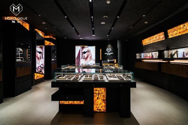 当黄金＂黑化＂——MONOLOGUE独白如何以百店布局成就“珠宝界的MiuMiu”